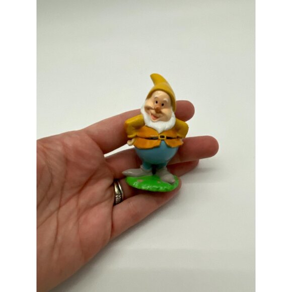 Disney Snow White Happy Figurine: Collectible Princess Toy, Cake Topper, - Picture 5 of 6